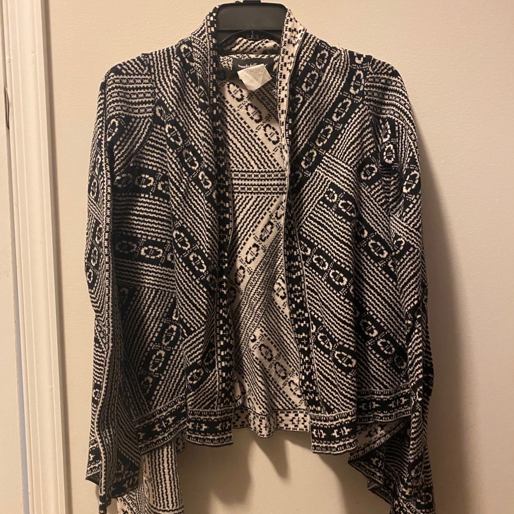 WendyBellissimo black and cream sweater